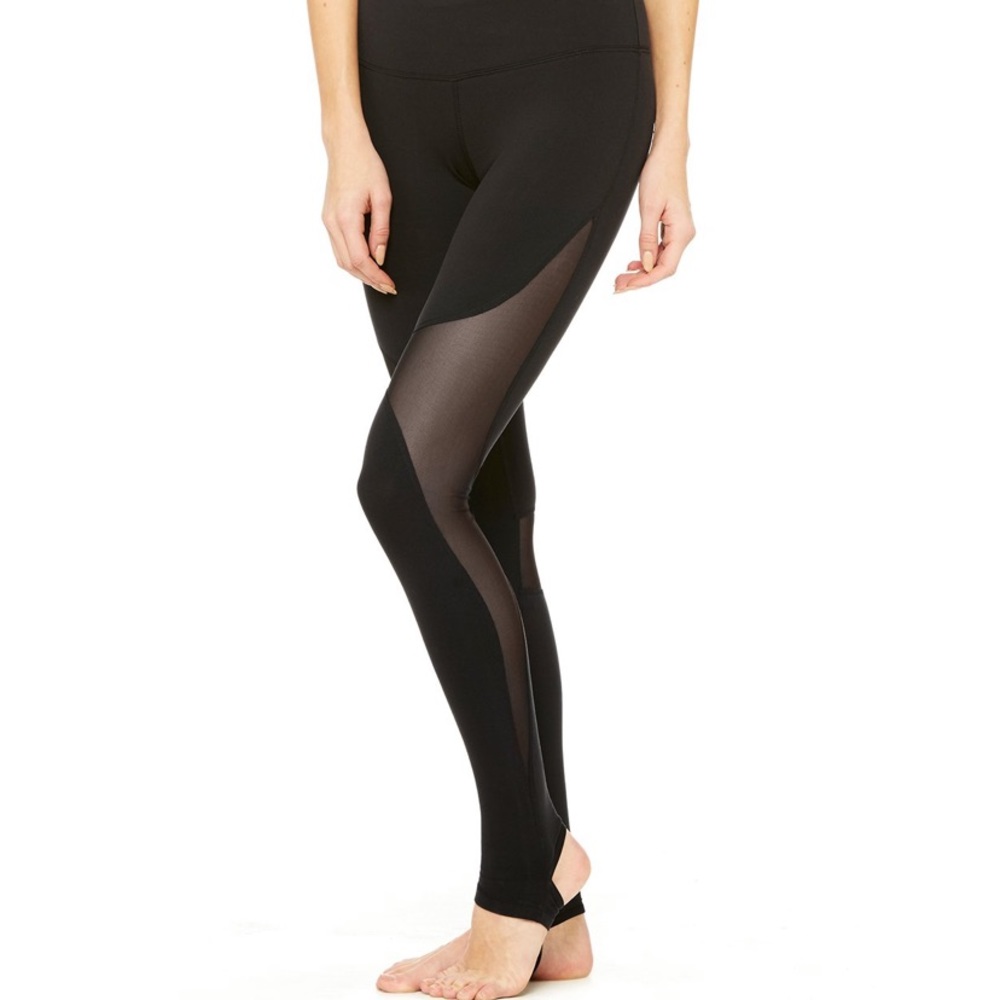 ALO Yoga Coast legging. Used/good condition. Sz M.